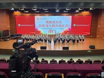 二年级：让我们勇敢成为光