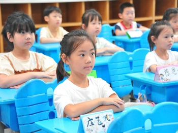 一年级：梦想启航，快乐成长——记2025级新生夏令营暨家长学校活动